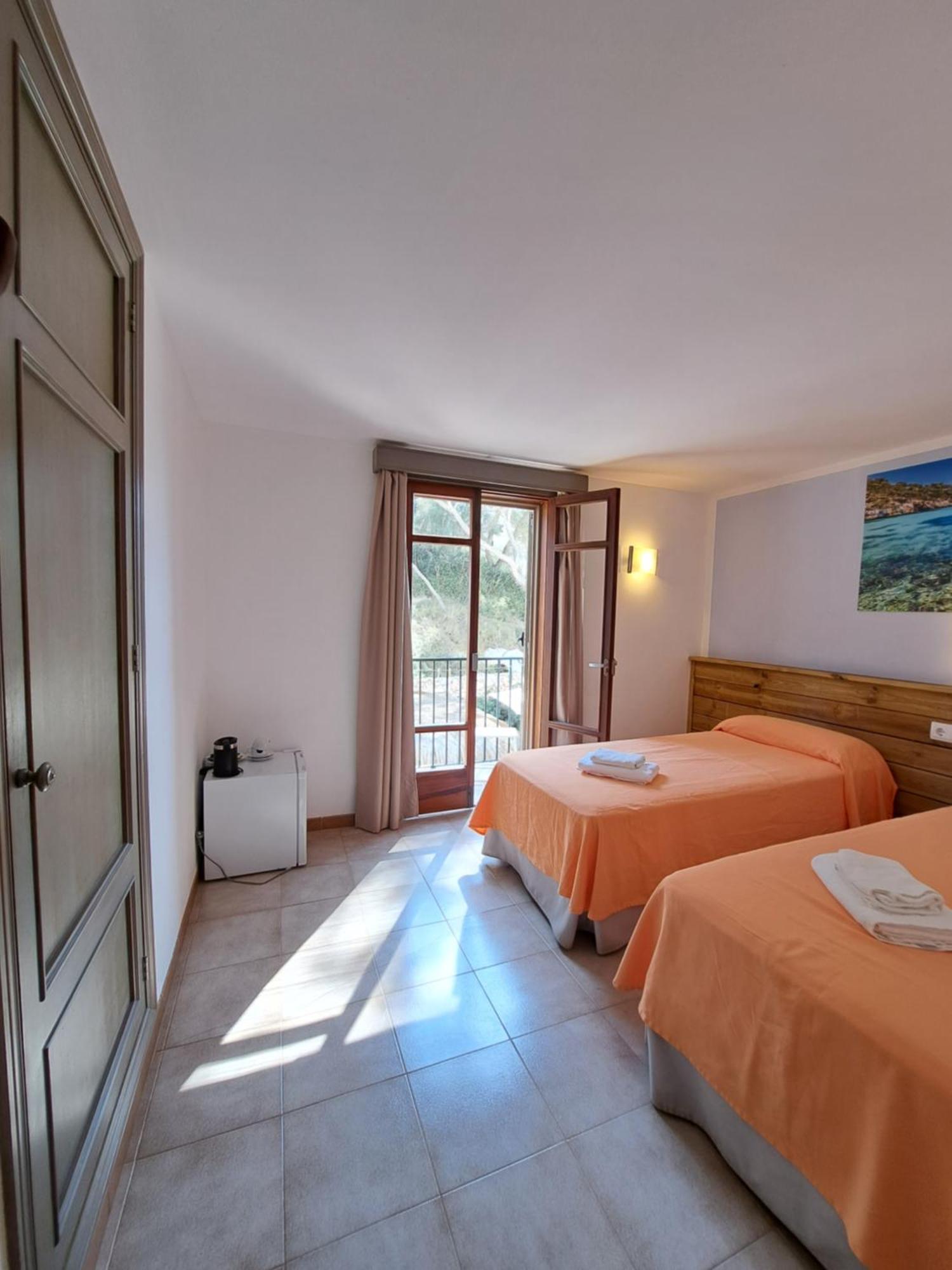 Hostal Playa Santanyi Ngoại thất bức ảnh